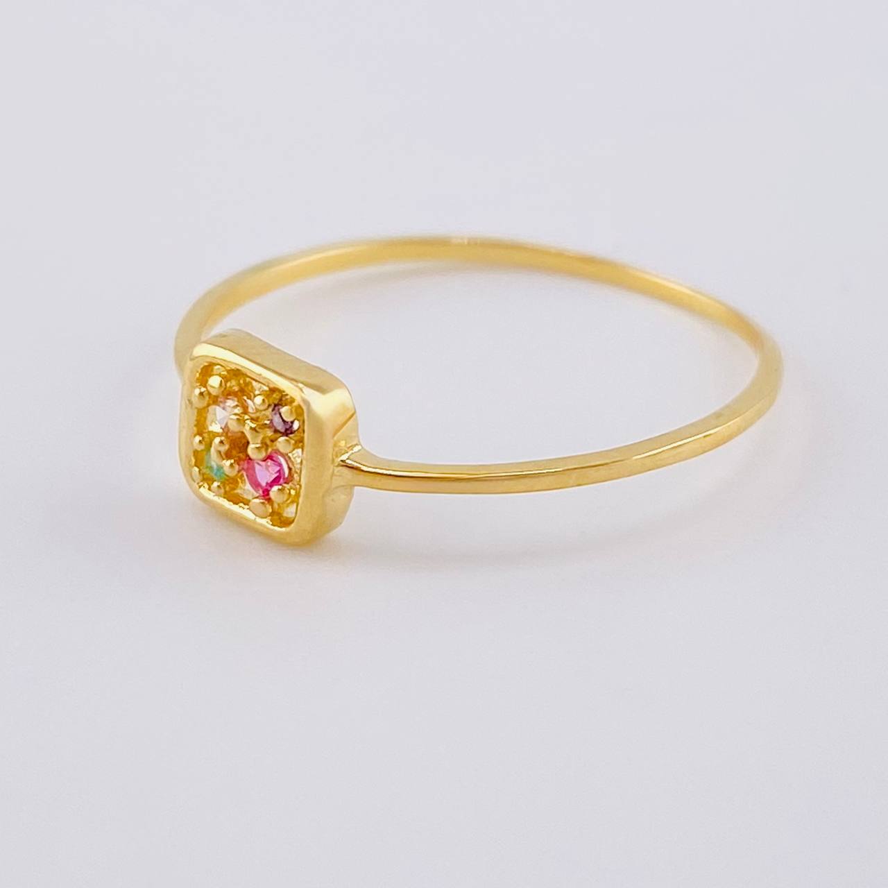Anillo Recuadro Triqui 0.9 g / T7 1/2 Oro Amarillo 18K