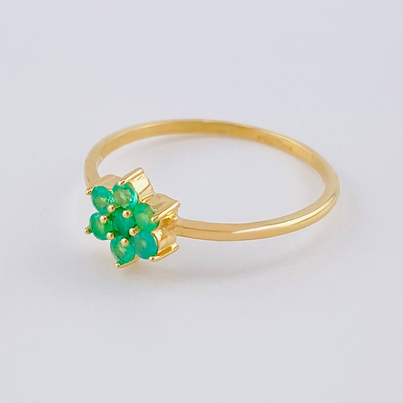 Anillo Flor Driada Esmeraldas 14Pts 1.35 g / T6 1/4 Oro Amarillo 18K