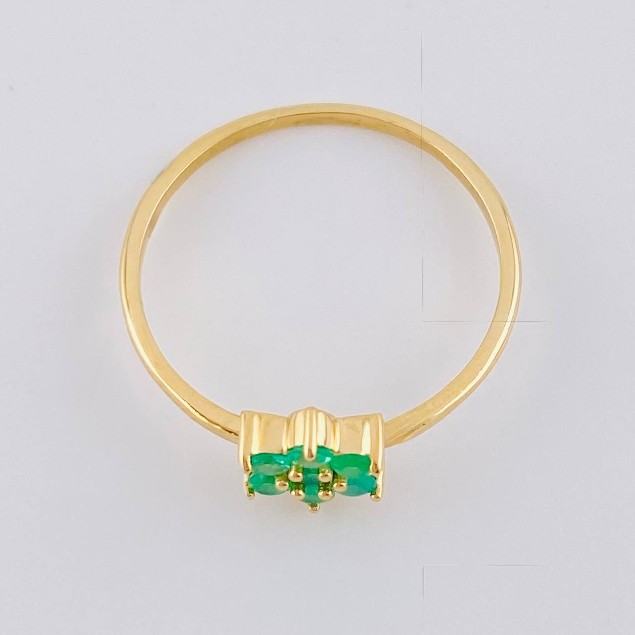 Anillo Flor Driada Esmeraldas 14Pts 1.35 g / T6 1/4 Oro Amarillo 18K
