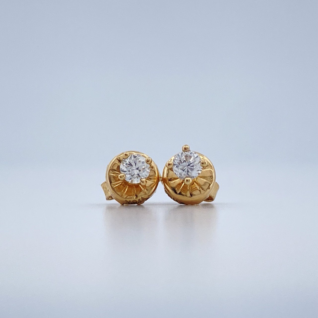 Topos Cuatro Garras Diamante 1.15gr / Oro Amarillo 18K %