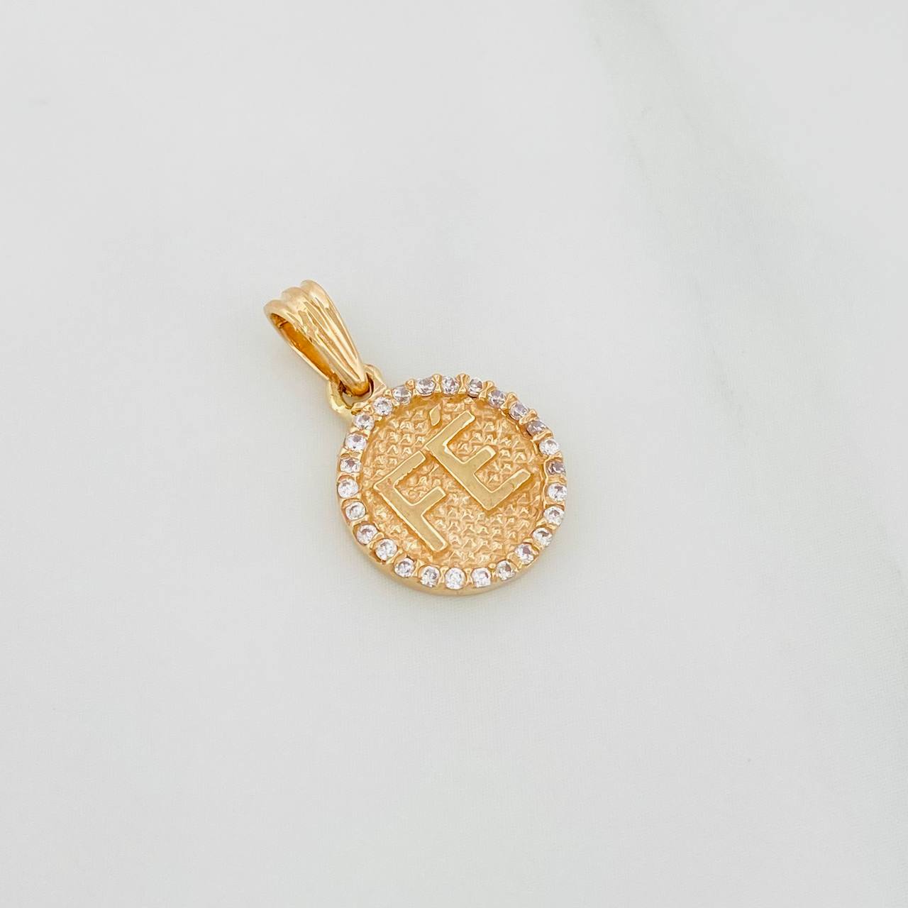 Dije Fe 1.45 g / 2 cm Oro Amarillo 18K