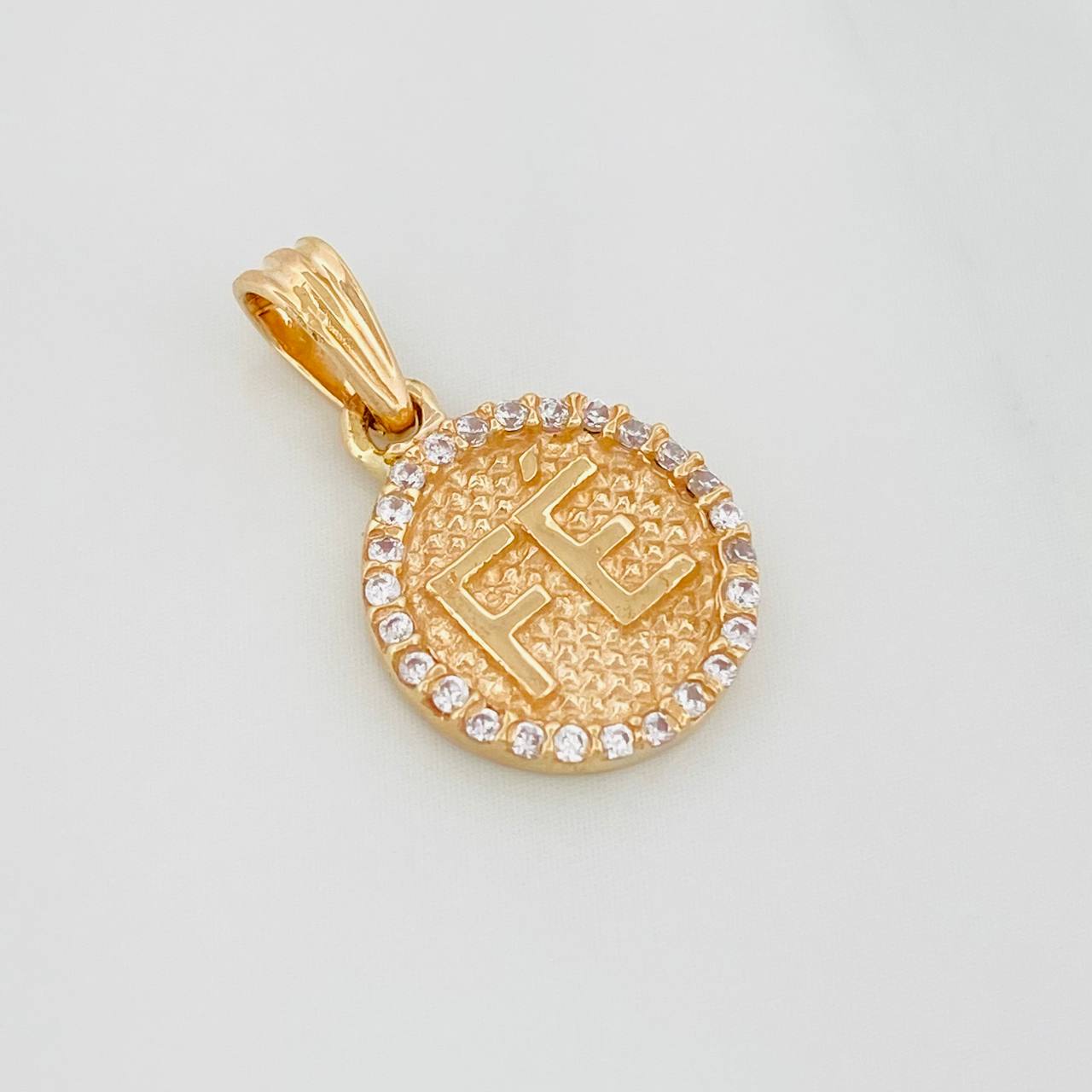 Dije Fe 1.45 g / 2 cm Oro Amarillo 18K
