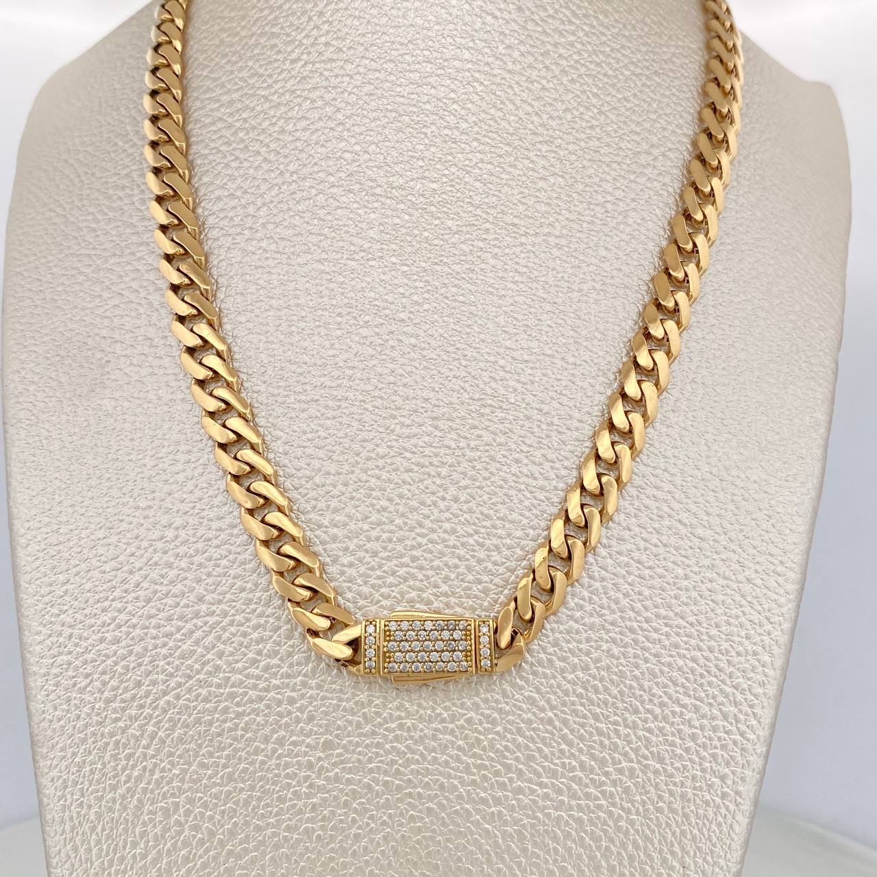 Cadena Cubana 31.45 g / 60.5 cm / 6.8 mm Oro Amarillo 18K