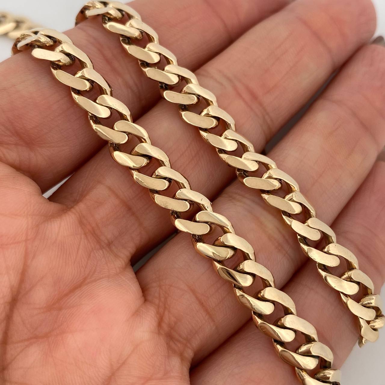 Cadena Cubana 31.45 g / 60.5 cm / 6.8 mm Oro Amarillo 18K