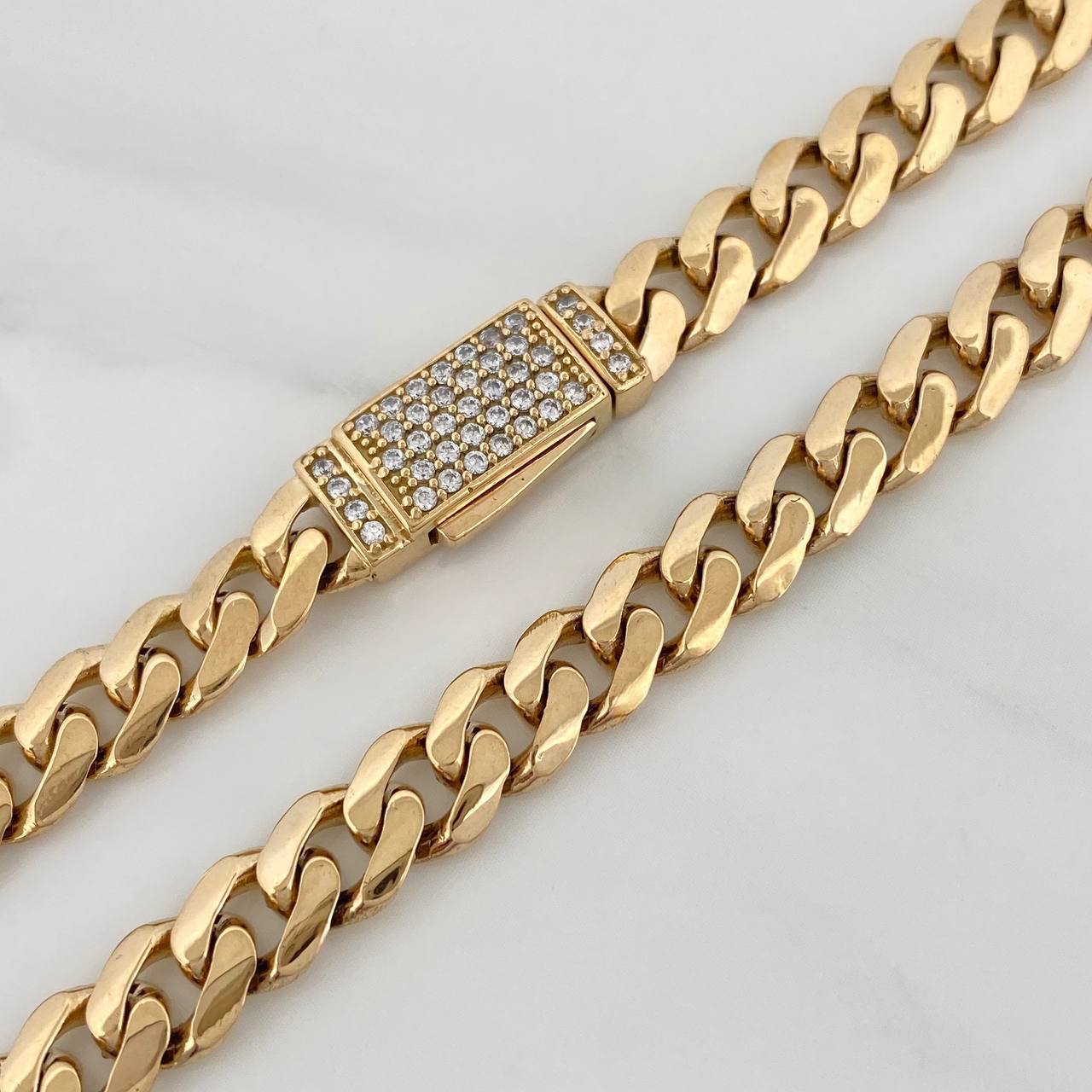 Cadena Cubana 31.45 g / 60.5 cm / 6.8 mm Oro Amarillo 18K