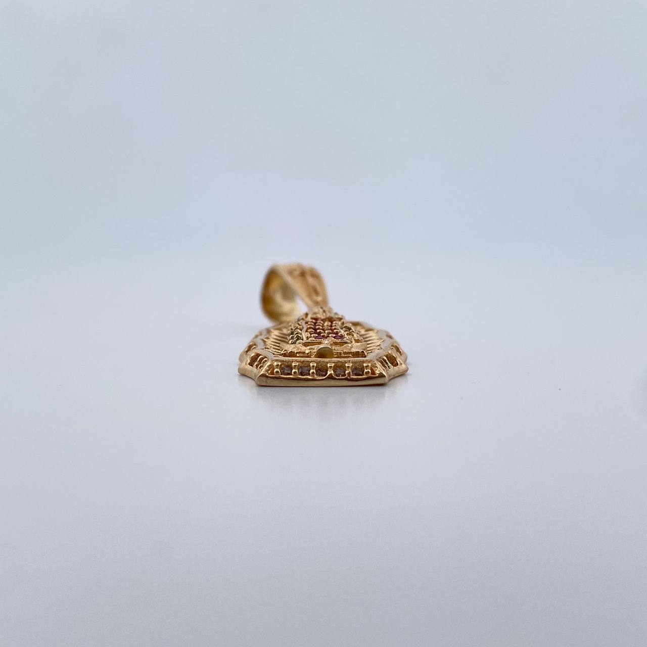 Dije Virgen Guadalupé 3.45gr / 3.3cm / Circones Blancos Verdes Fucsias Oro Amarillo 18K $