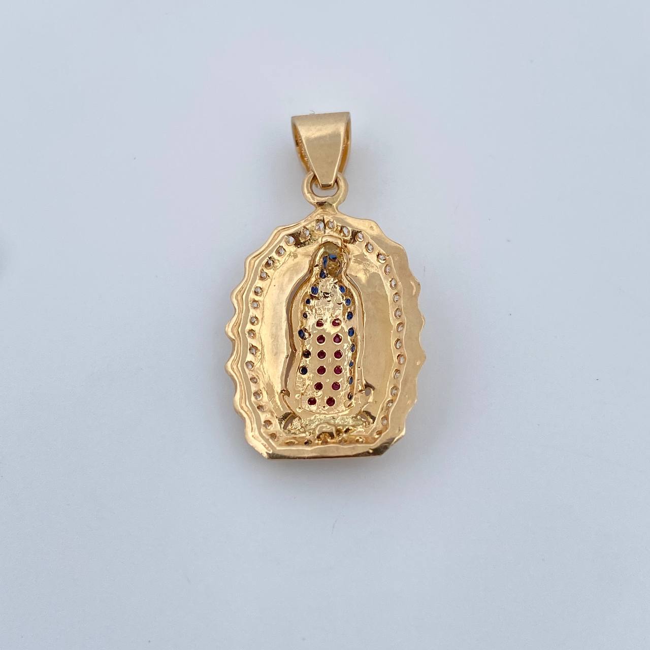 Dije Virgen Guadalupé 2.95gr / 2.9cm / Circones Blancos Azules Fucsias Oro Amarillo 18K $