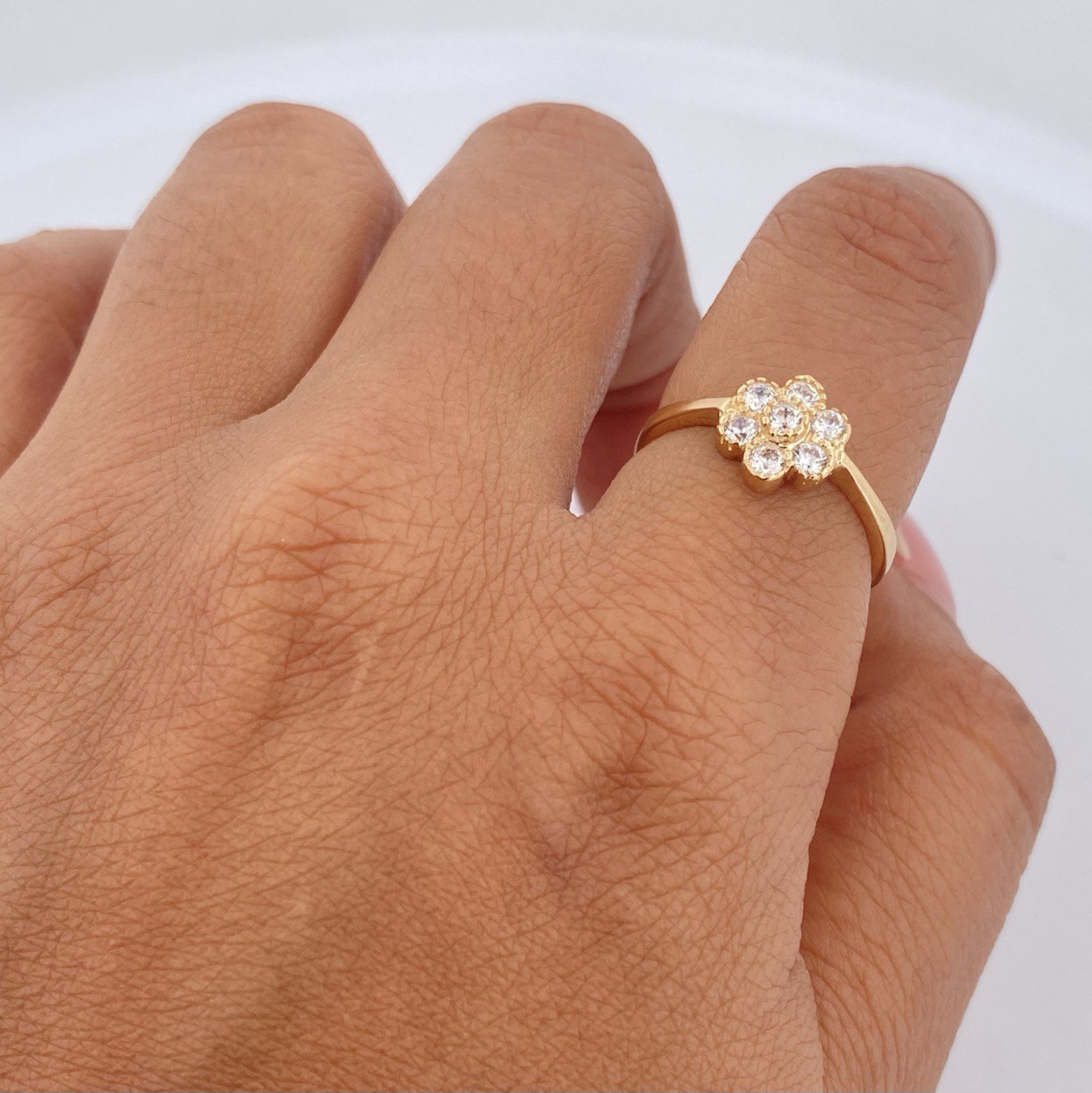 Anillo Flor 2.1gr / T6 3/4 / Circones Blancos Oro Amarillo 18K $