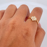 Anillo Flor 2.1gr / T6 3/4 / Circones Blancos Oro Amarillo 18K $