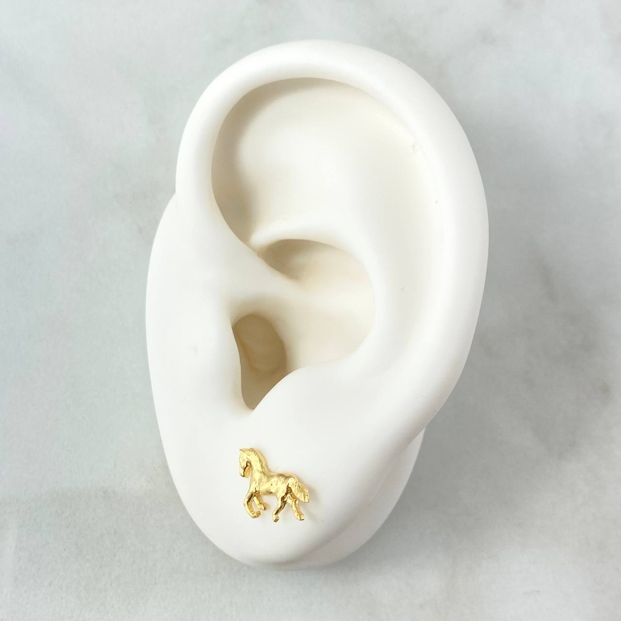 Topos Caballo Silueta 1gr / 1.1cm / Lisa Oro Amarillo 18K *