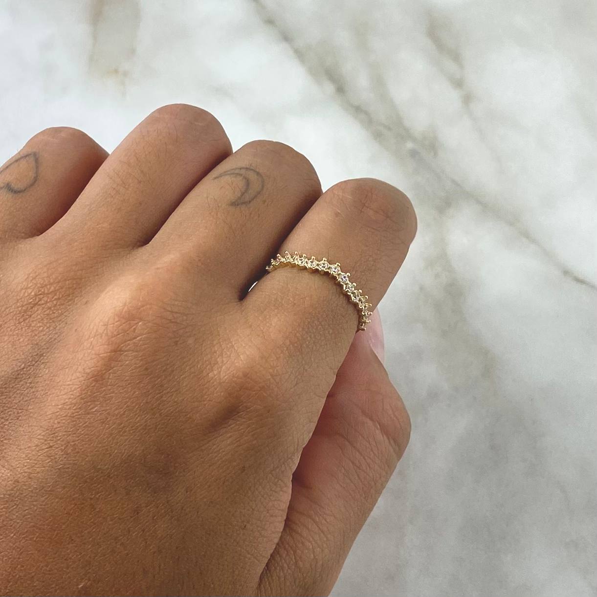 Anillo Media Churumbela Curvo 1.25gr / T6 3/4 / Circones Blancos Oro Amarillo 18K
