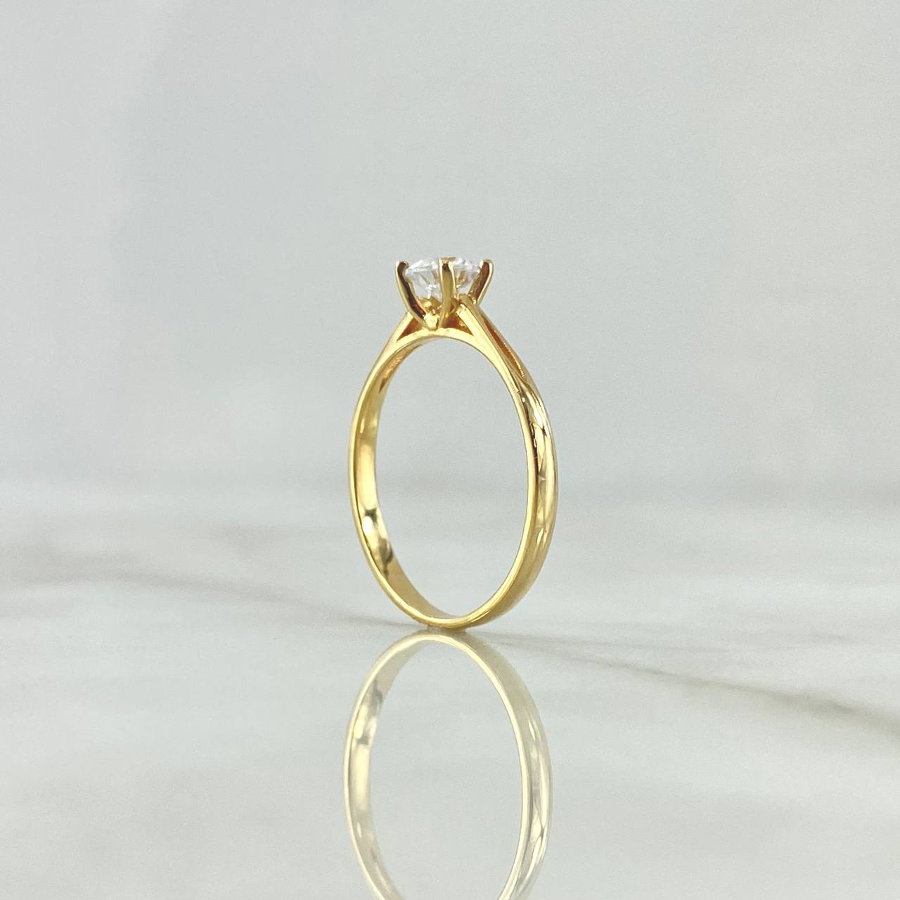 Anillo Solitario Liso 1.35gr / T5 1/4 / Circon Blanco Oro Amarillo 18K