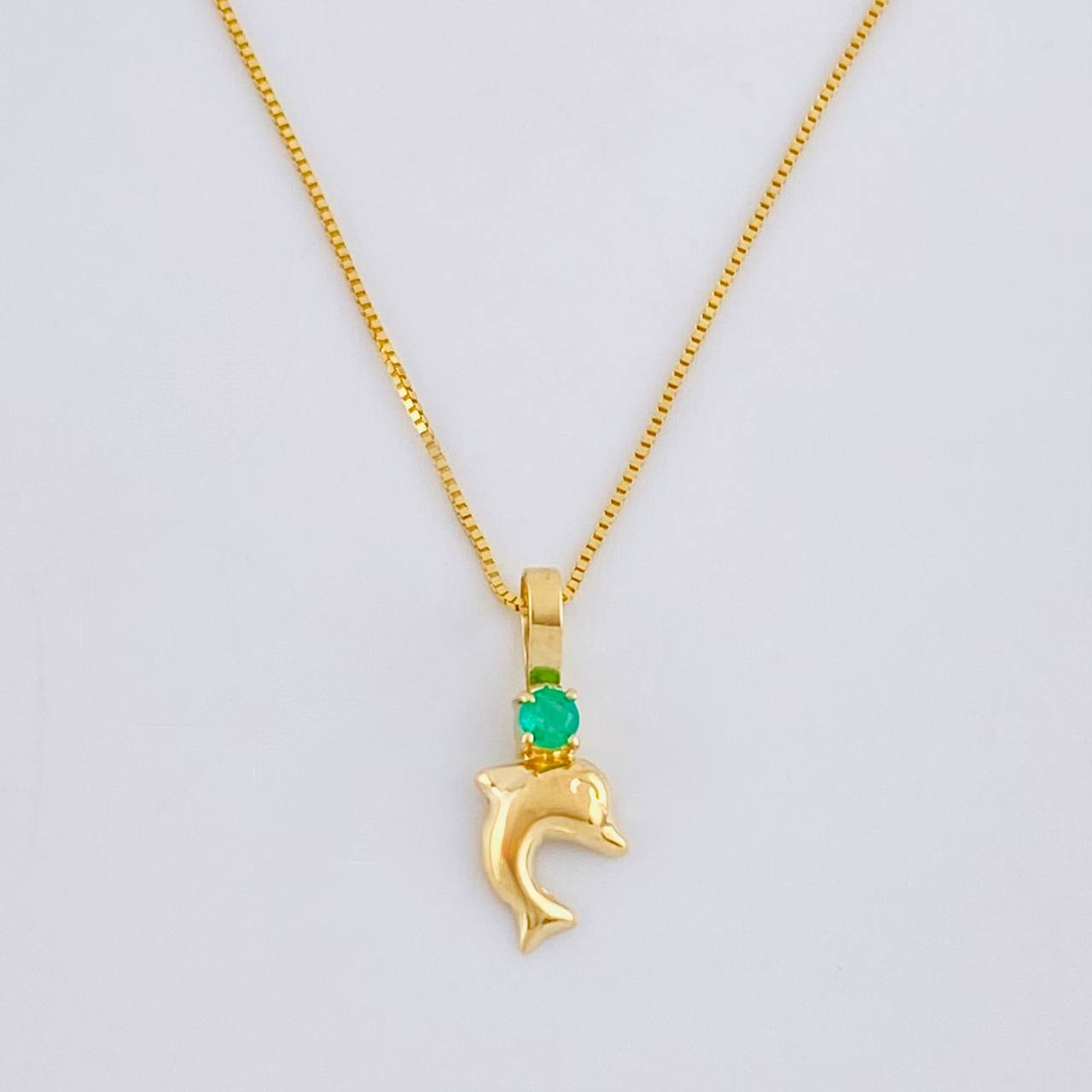 Set Cadena Veneciana + Dije Troquel Delfin Esmeralda 3 Pts / 1.05 g / 45 cm Oro Amarillo 18K