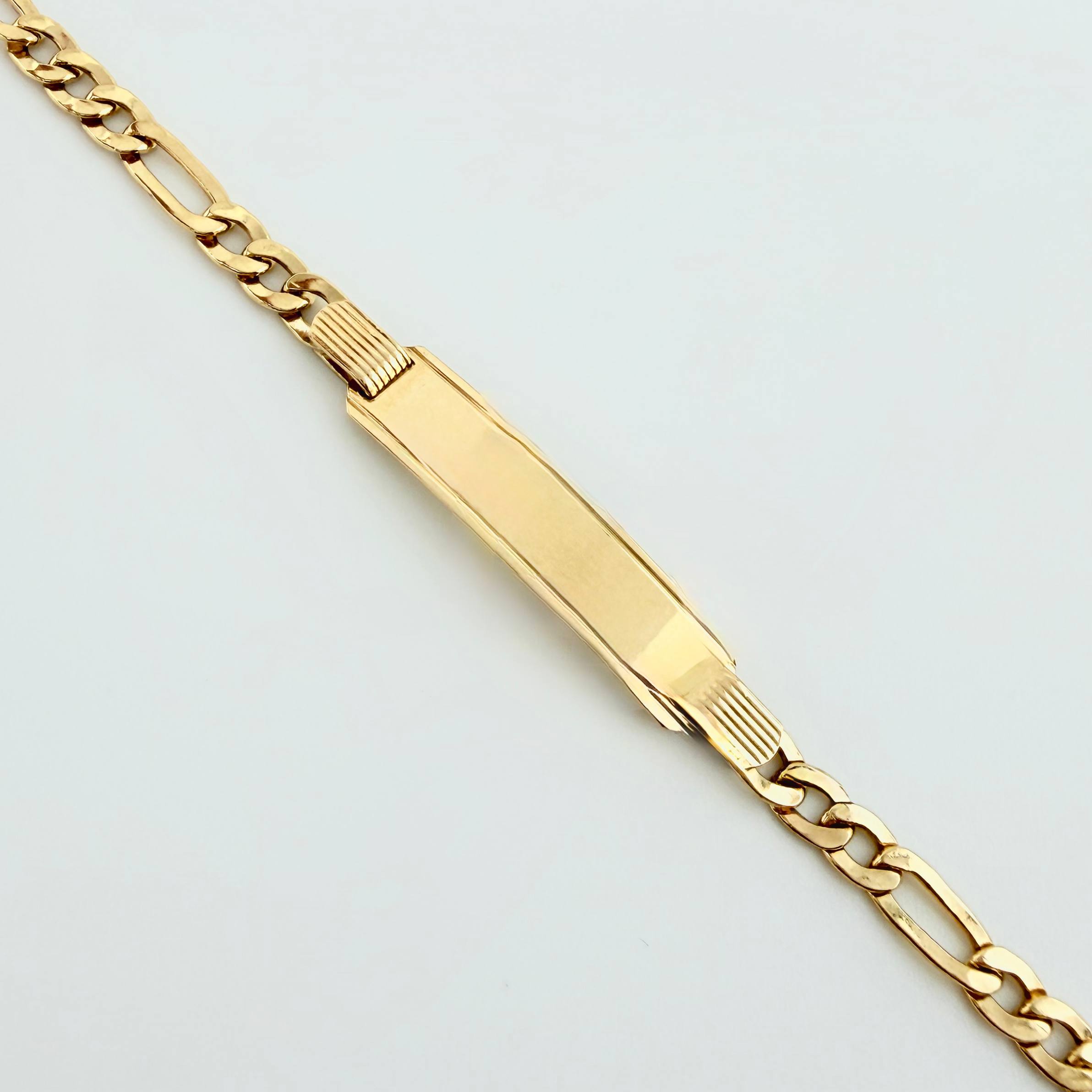 Pulso Figaro Placa 5.8gr / 20.5cm / 3.9mm Oro Amarillo +1 18K *