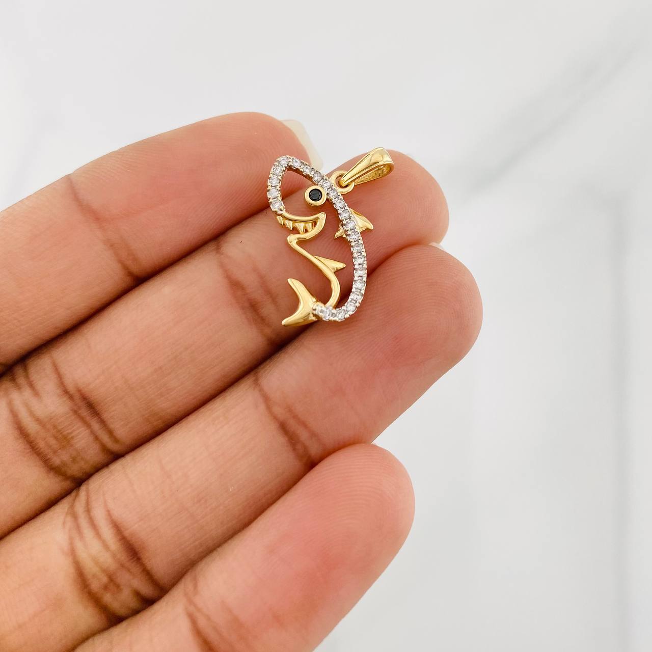 Dije Tiburon 1.5g / 2cm Oro Amarillo 18K