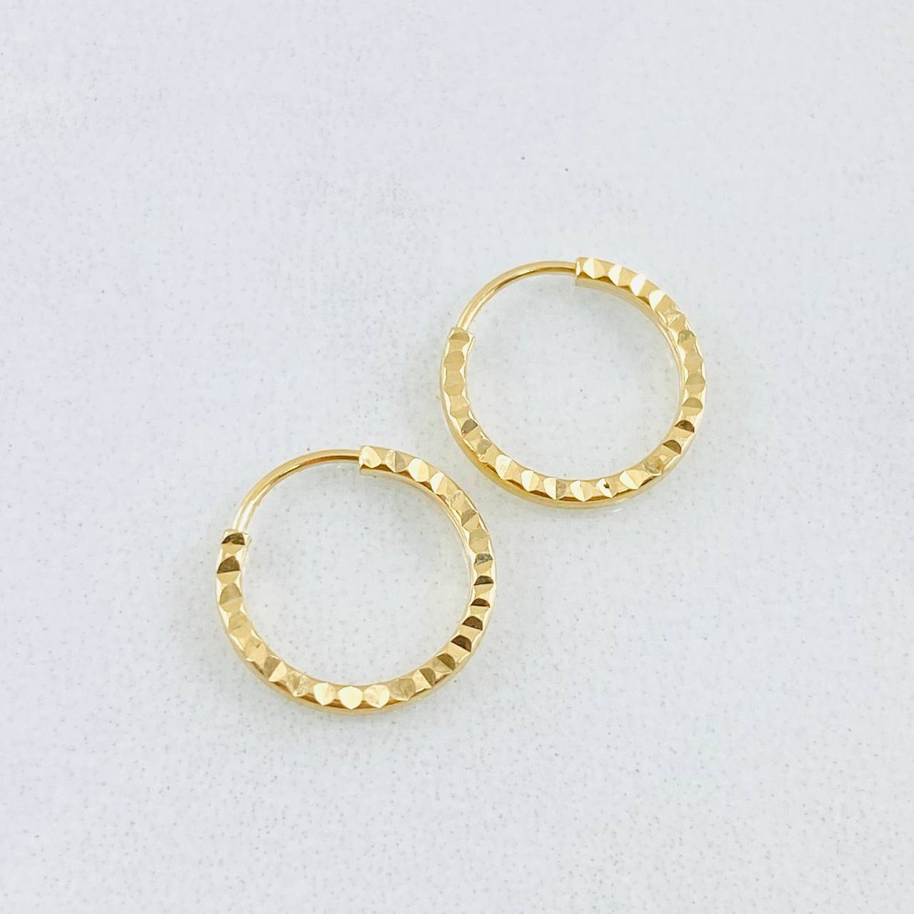 Candongas Mini Aro Rayado 0.45 g / 1 cm Oro Amarillo 18K