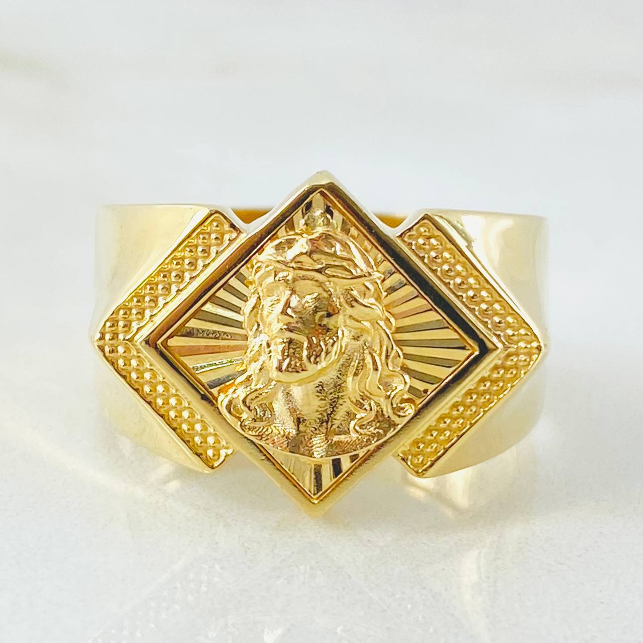 Anillo Rombo Rostro Jesus 5.65gr / T10 1/4 / Oro Amarillo 18K *