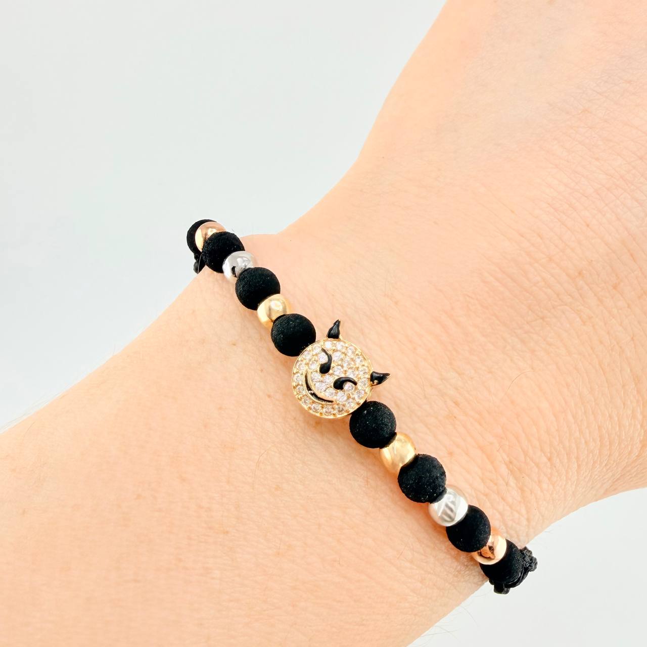 Pulsera Tejida Negra Emogi Diablito Tres Oros 18K