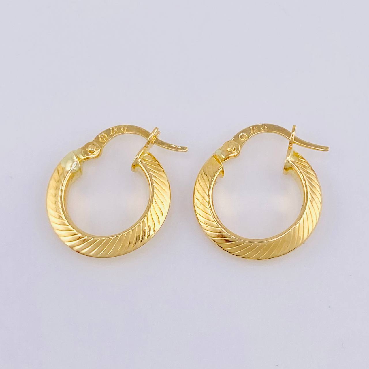 Candongas Clau Rayadas 1.6 g / 1.7 cm Oro Amarillo 18K