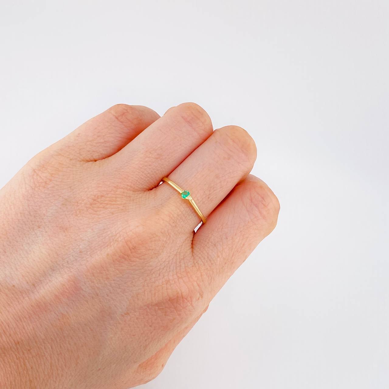 Anillo Gota Esmeralda 8Pts 1.55 g / T8 Oro Amarillo 18K