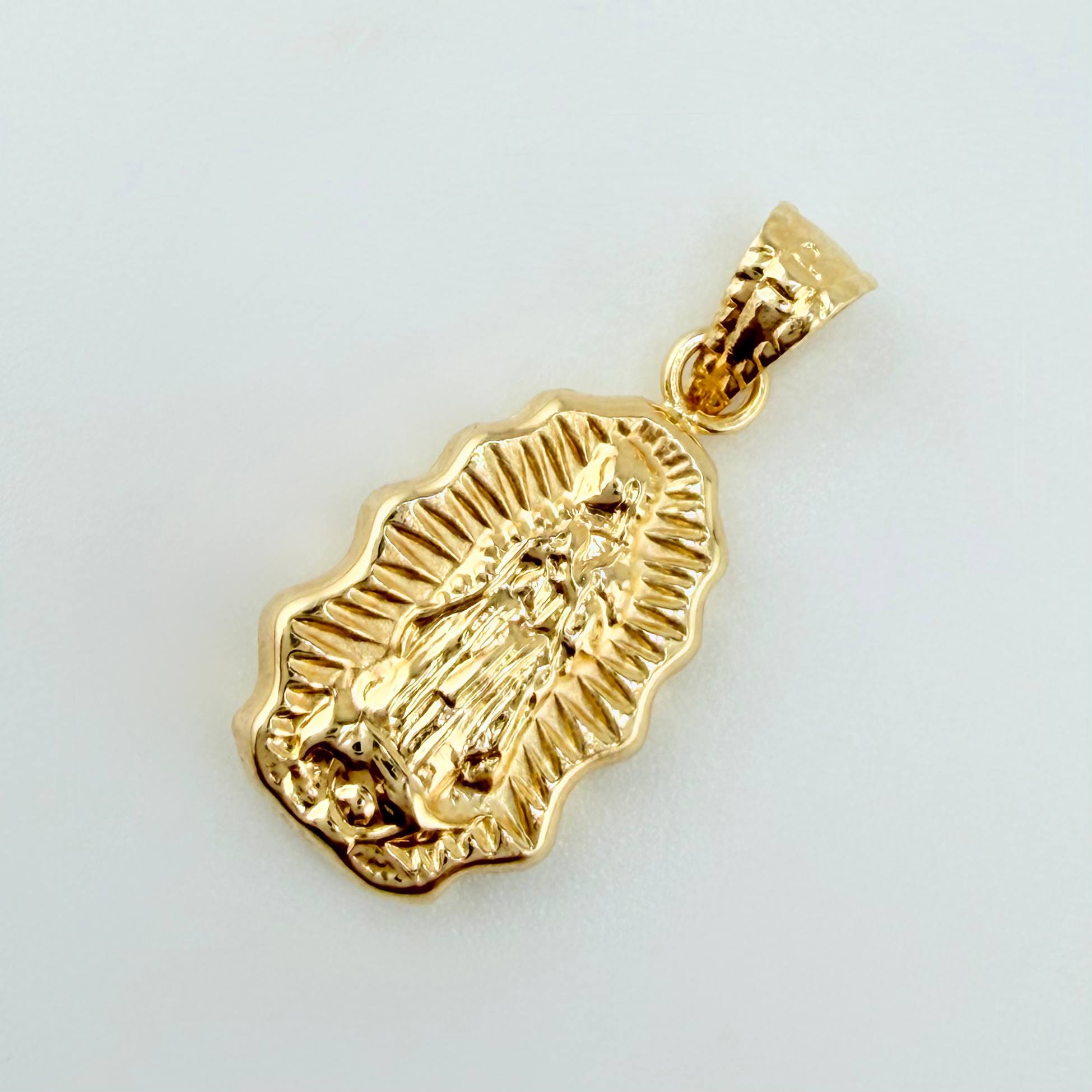 Dije Virgen Guadalupe Silueta Rallado 0.55gr / 1.5cm / Oro Amarillo 18K