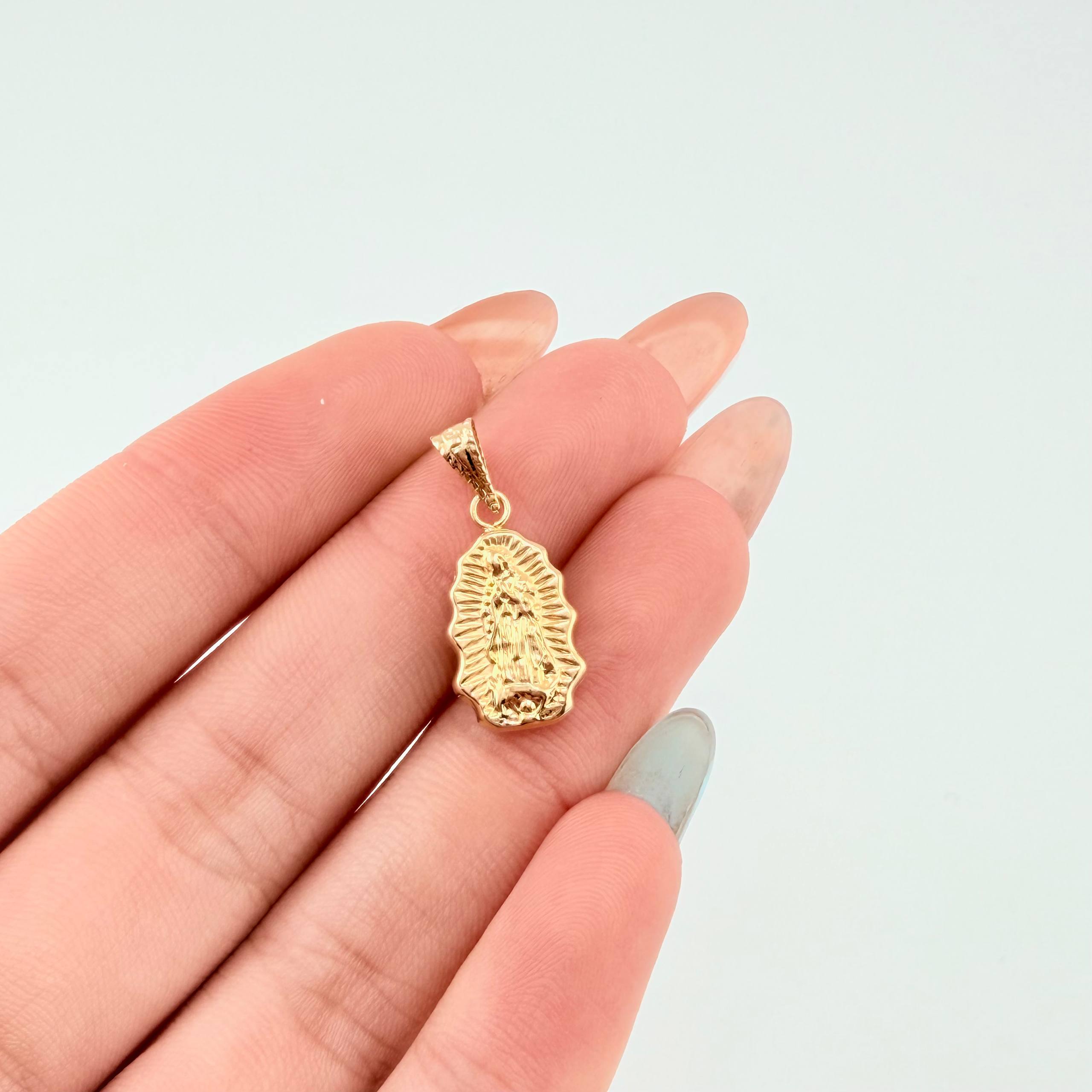 Dije Virgen Guadalupe Silueta Rallado 0.55gr / 1.05cm / Oro Amarillo 18K ©