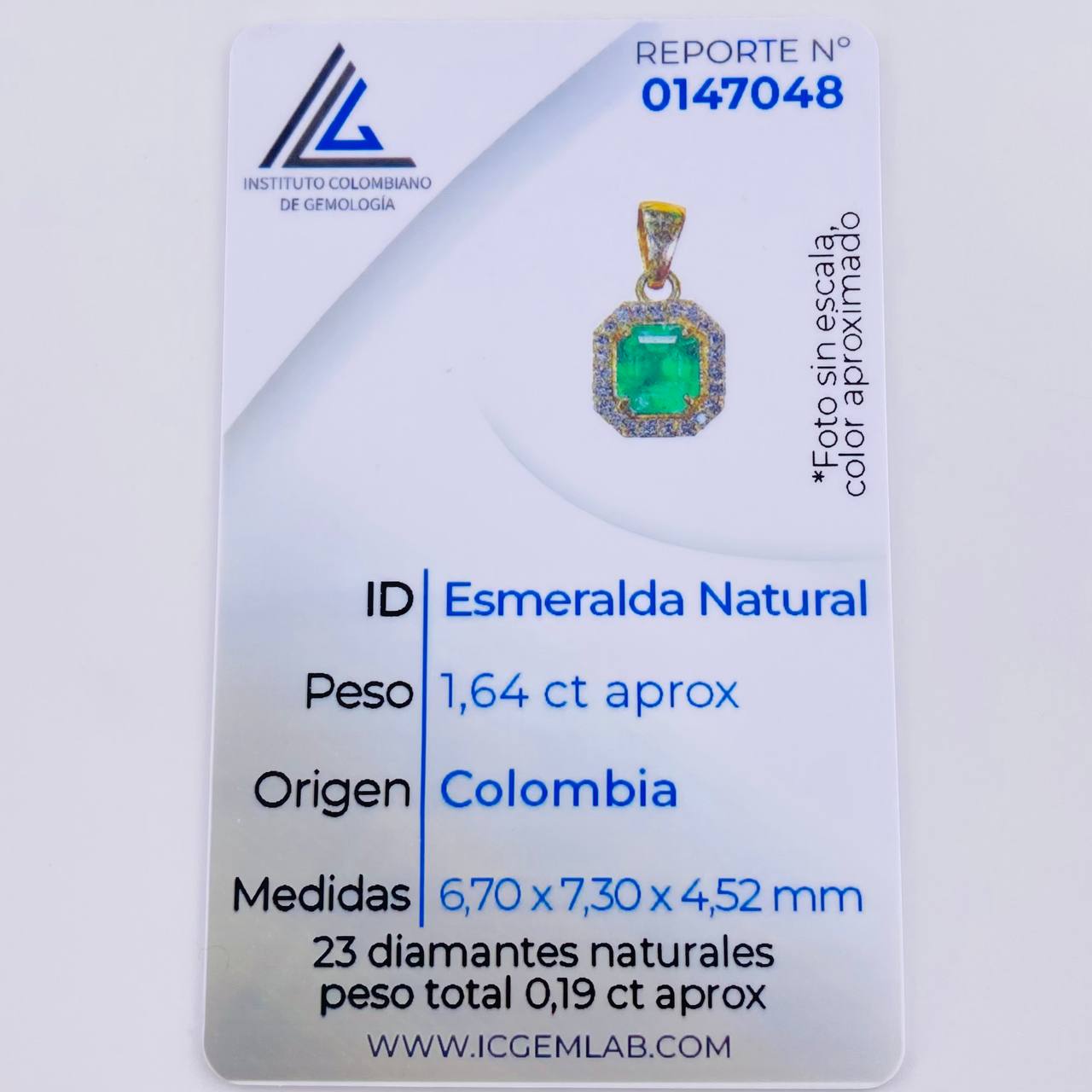 Dije Marco Cuadrado Tridimensional Esmeralda 1,64 Qts Diamante 19Pts 2.8 g / 1.9 cm Oro Amarillo 18K