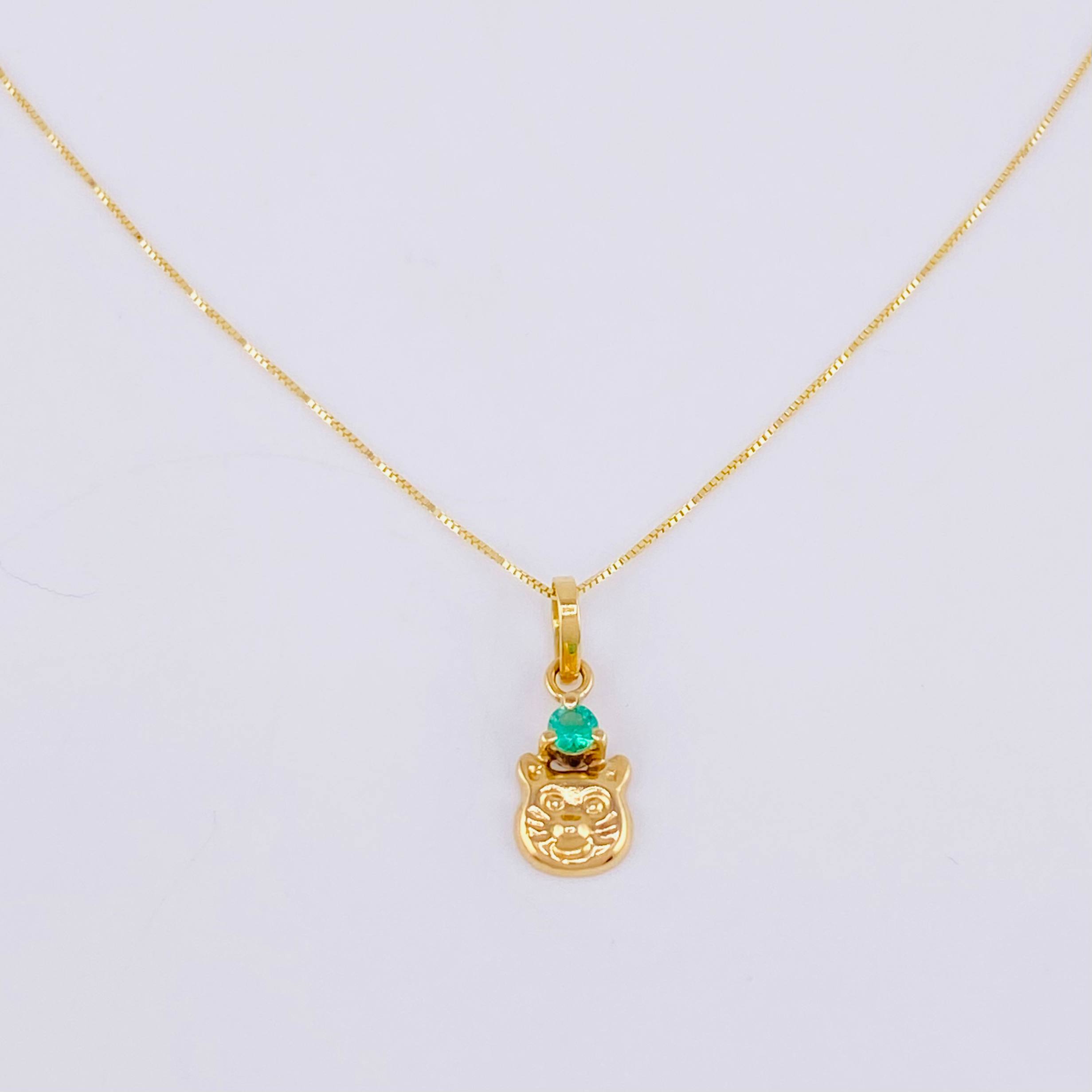 Set Cadena Veneciana + Dije Cara De Gato Esmeralda Pts 5 / 1.25 g / 45 cm Oro Amarillo 18K