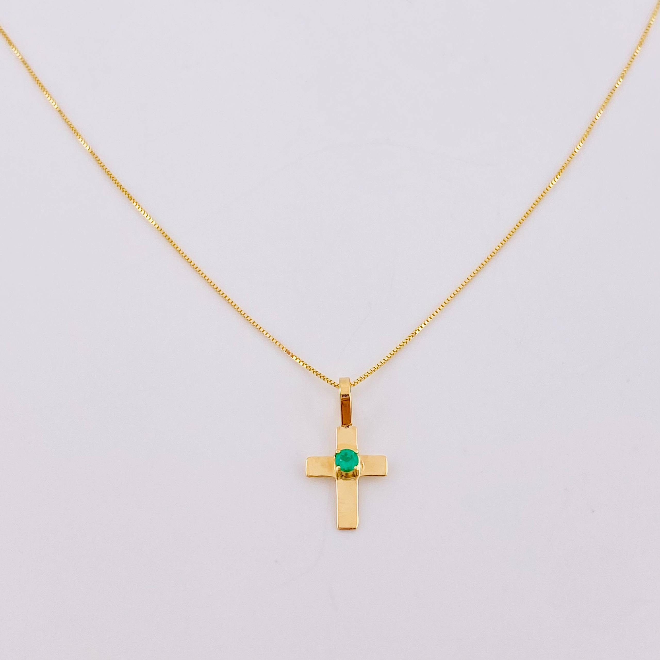 Set Cadena Veneciana + Dije Cruz Lisa Esmeralda 5 Pts / 1.2 g / 45 cm Oro Amarillo 18K