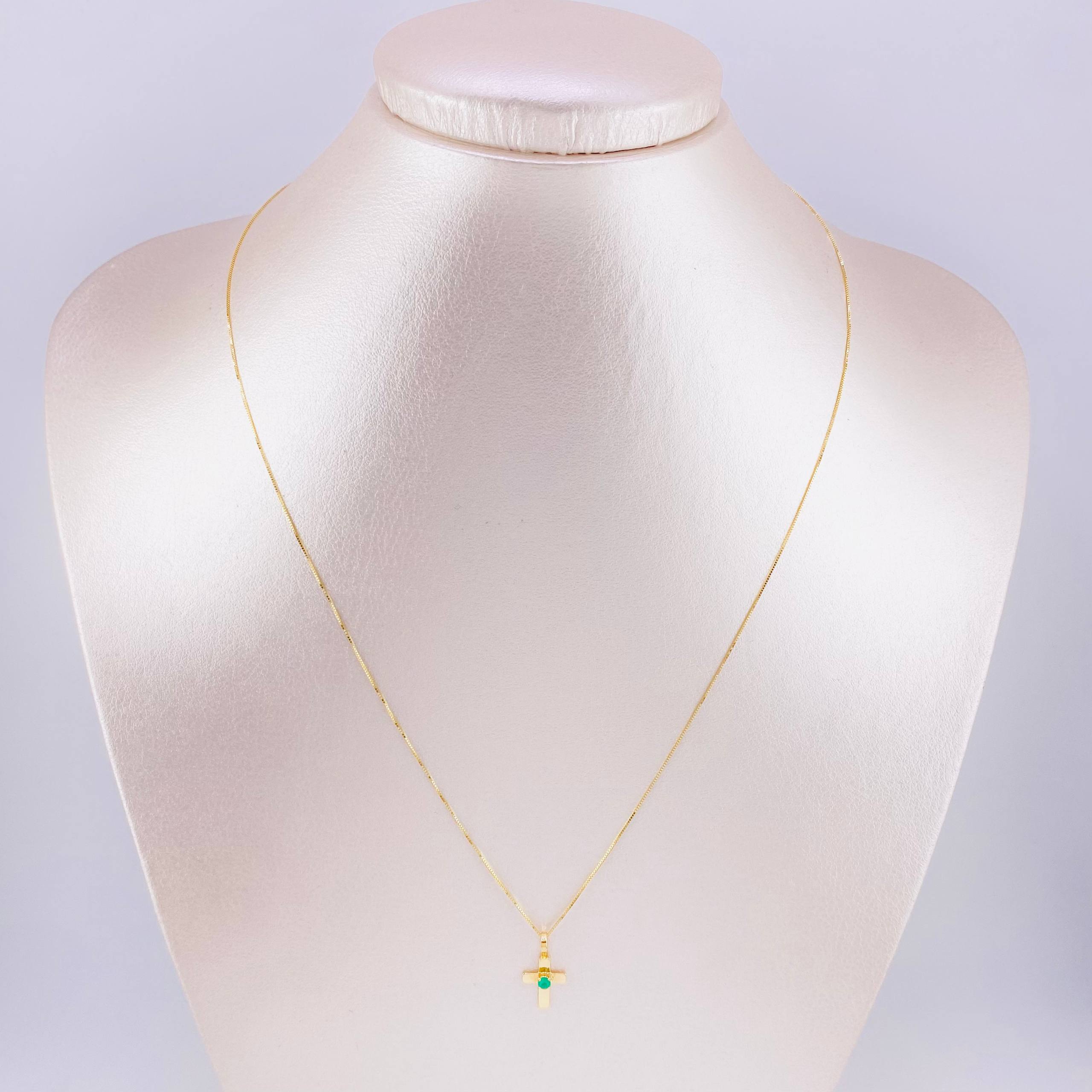 Set Cadena Veneciana + Dije Cruz Lisa Esmeralda 5 Pts / 1.2 g / 45 cm Oro Amarillo 18K