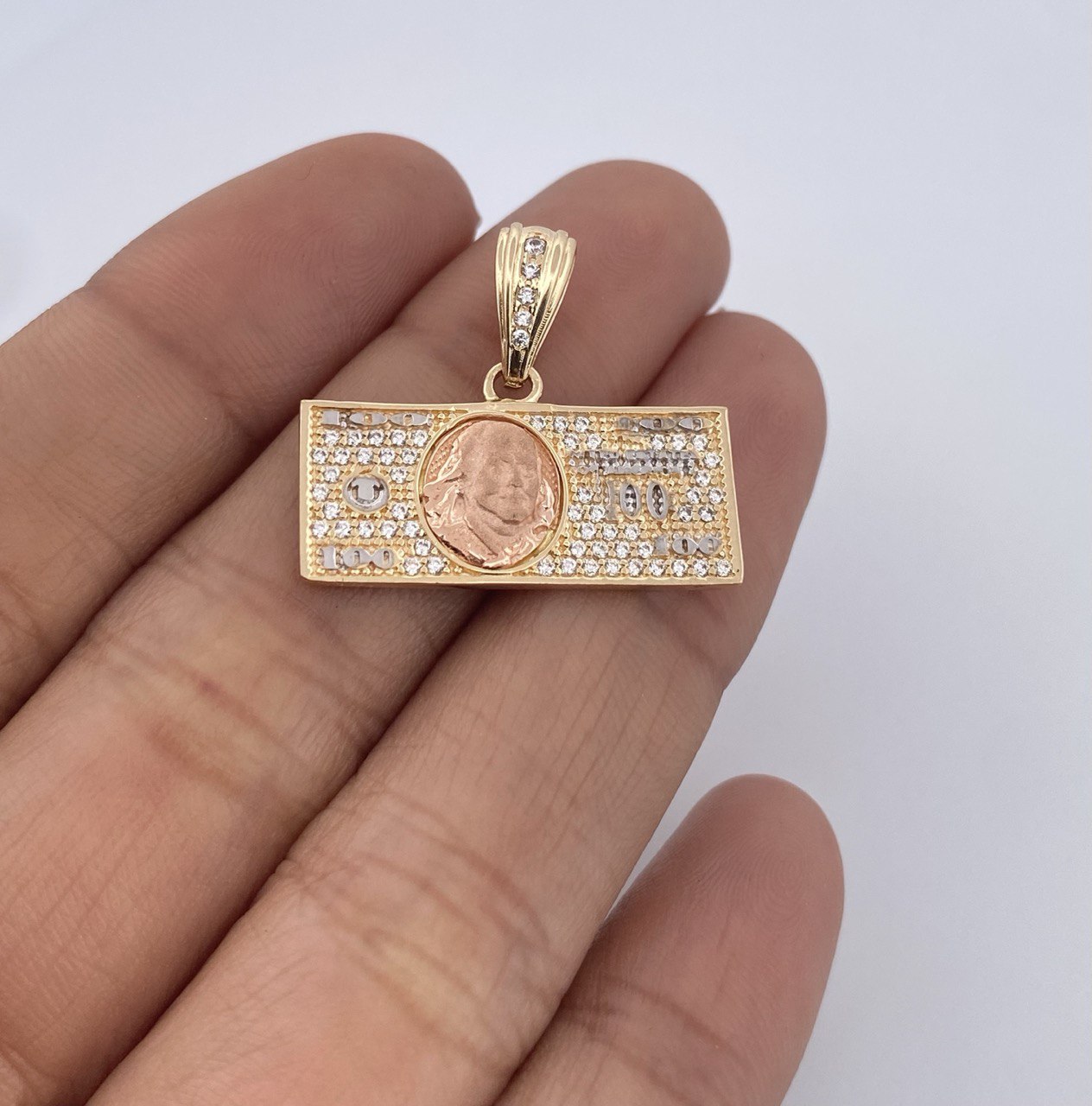 Dije Dólar 3.5gr / 2.6cm / Circones Blancos Tres Oros  18K $