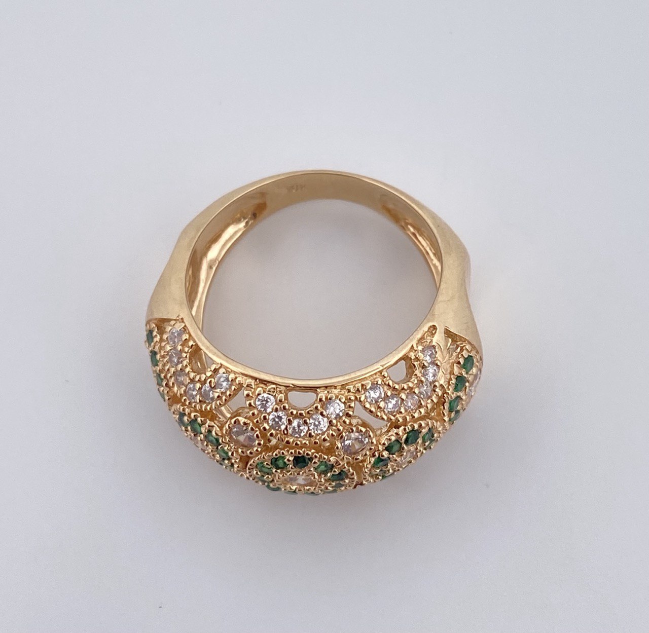 Anillo Hongo 6.95gr / T6 3/4 / Circones Blancos Verdes  Oro Amarillo 18K $