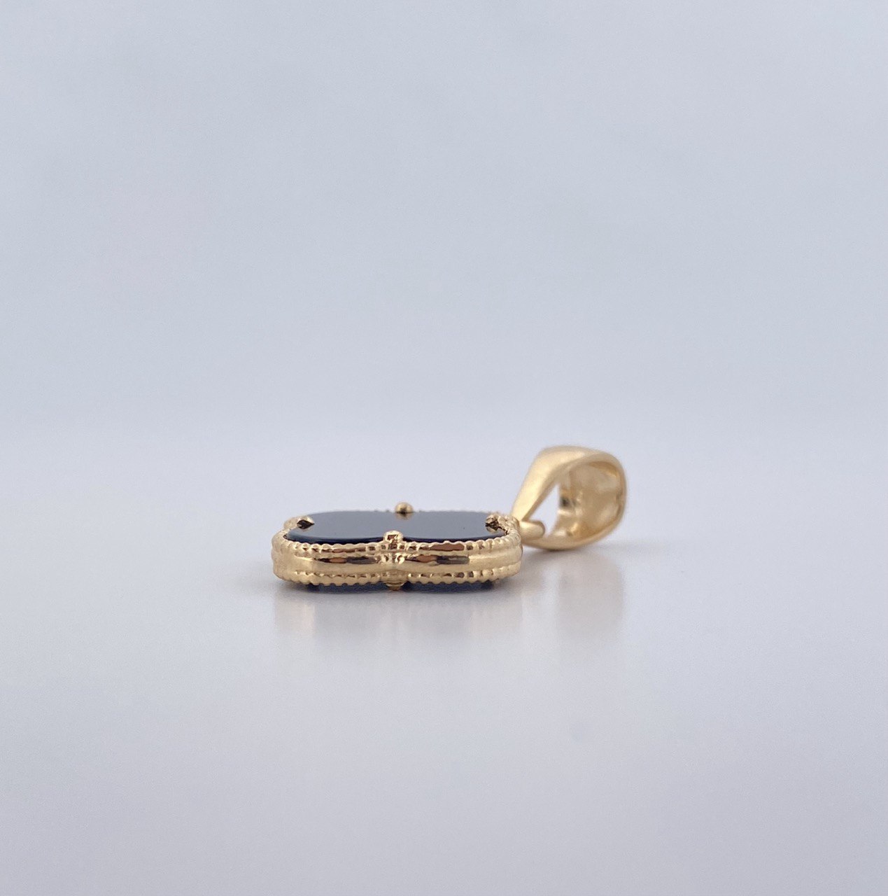 Dije Trebol 1.9gr / 2.4cm / Onix Negro Oro Amarillo Nac.Esp. 18K &