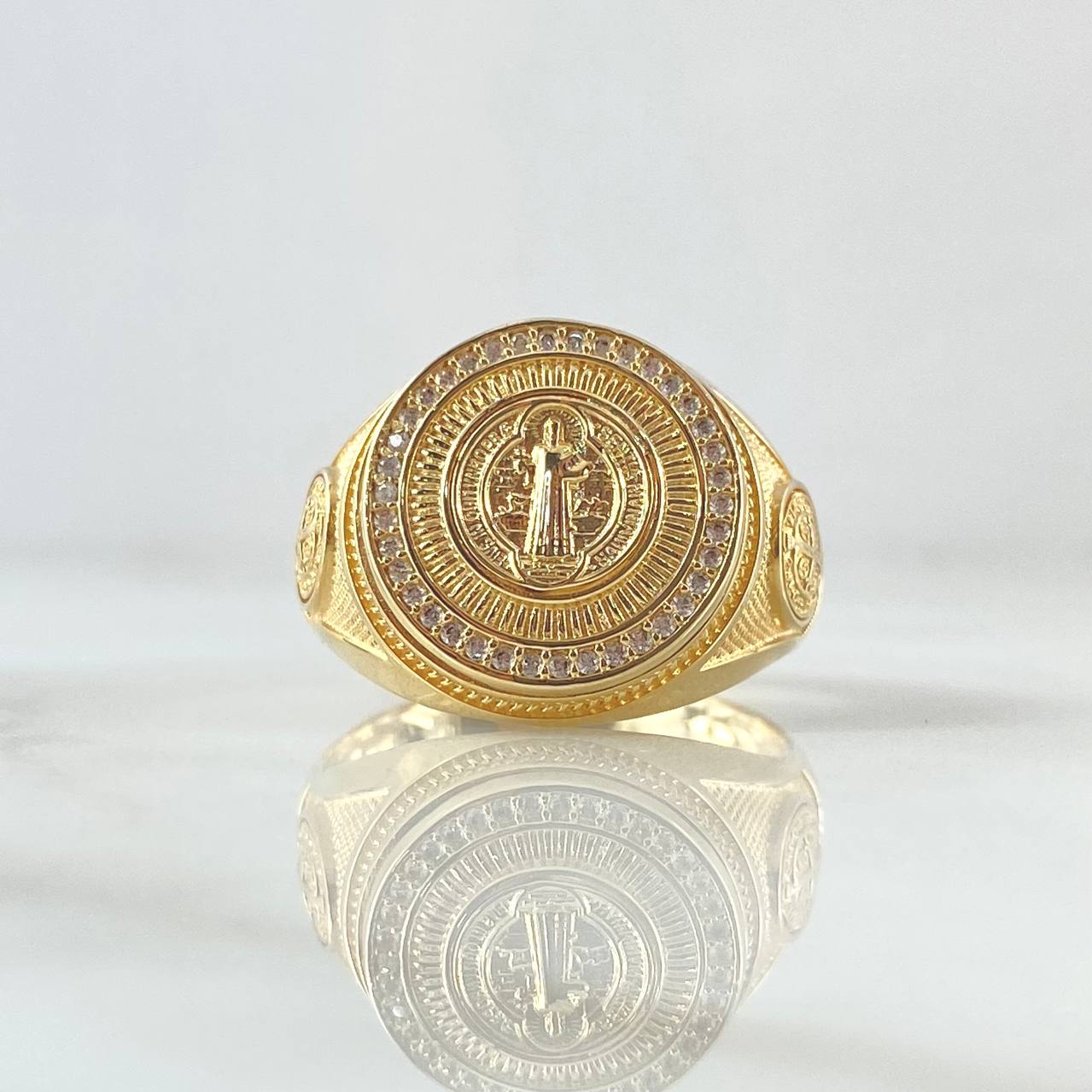 Anillo Sello Circular San Benito 9.05gr / T11 1/4 / Circones Blancos Texturizado Oro Amarillo 18K ©