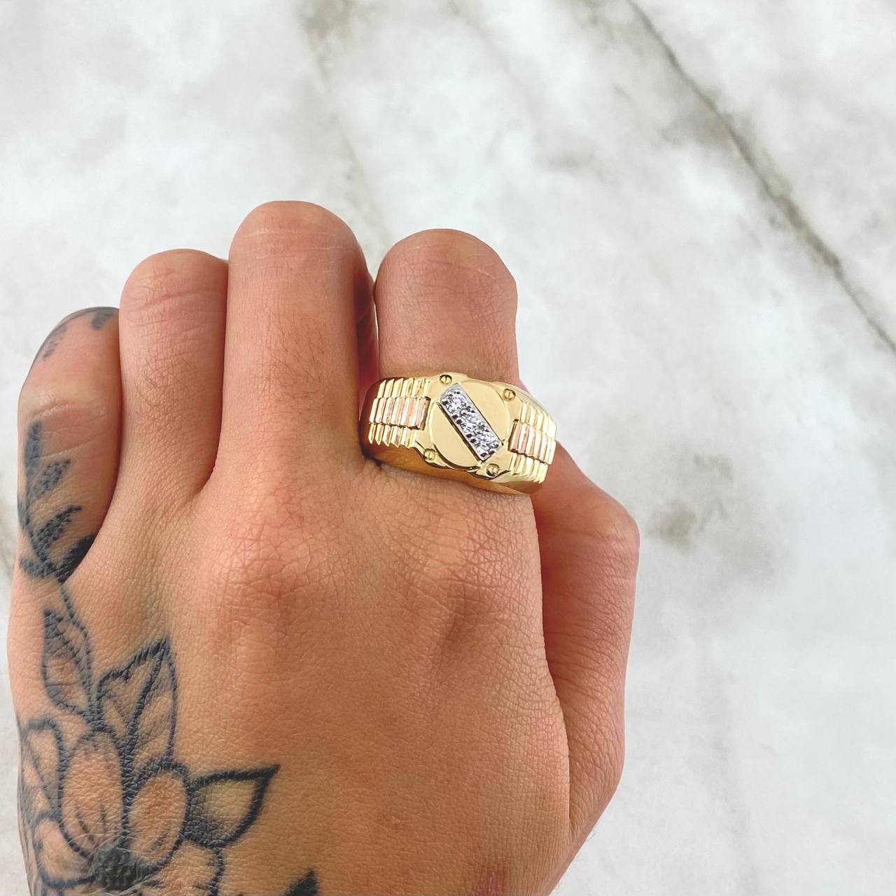 Anillo Correa Trinity 8.65gr / T11 / Circones Blancos Tres Oros 18K ©