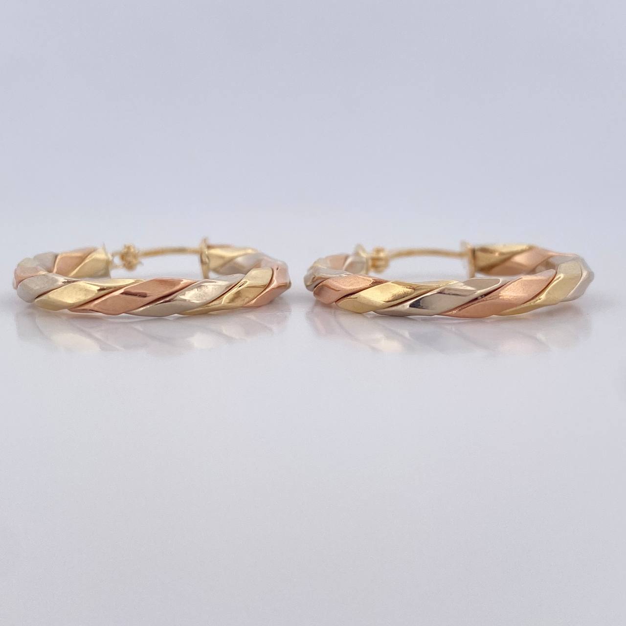 Candongas Nely 2.15gr / 2.5cm / Oro 18K $