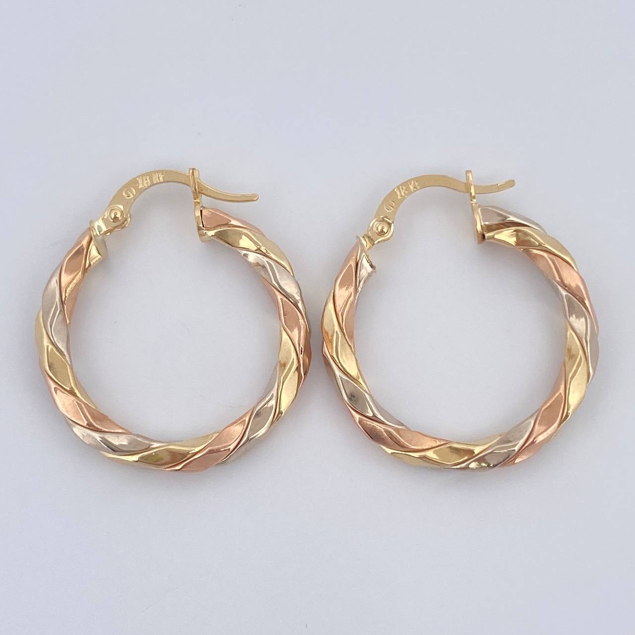Candongas Nely 2.15gr / 2.5cm / Oro 18K $