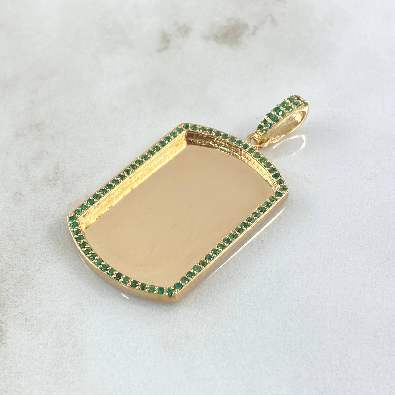Dije Placa Marco Rectangular Curva 10.8gr / 4.8cm / Circones Verdes Oro Amarillo 18K *
