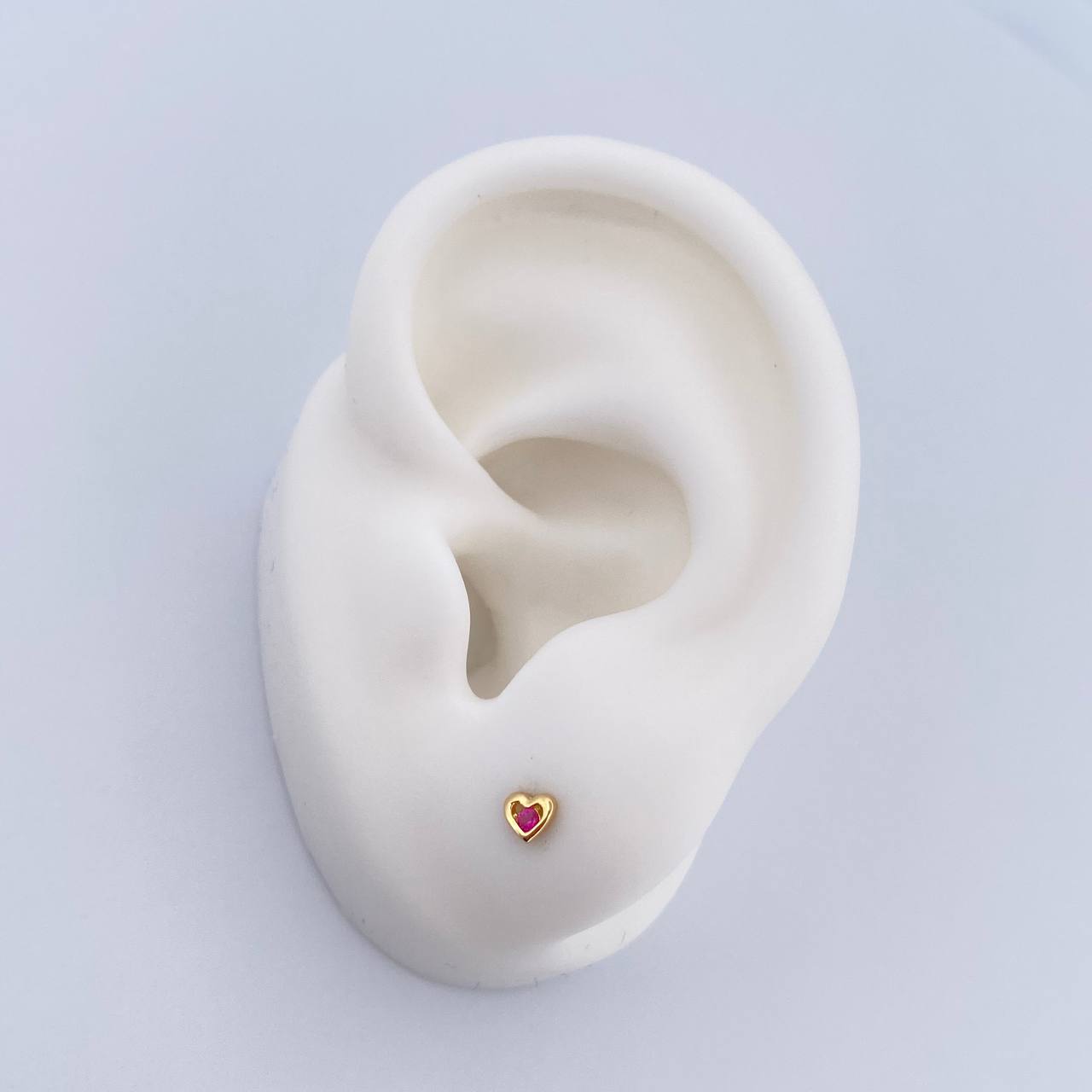 Topos Silueta Corazon 0.5gr / Circon Fucsia Oro Amarillo 18K &