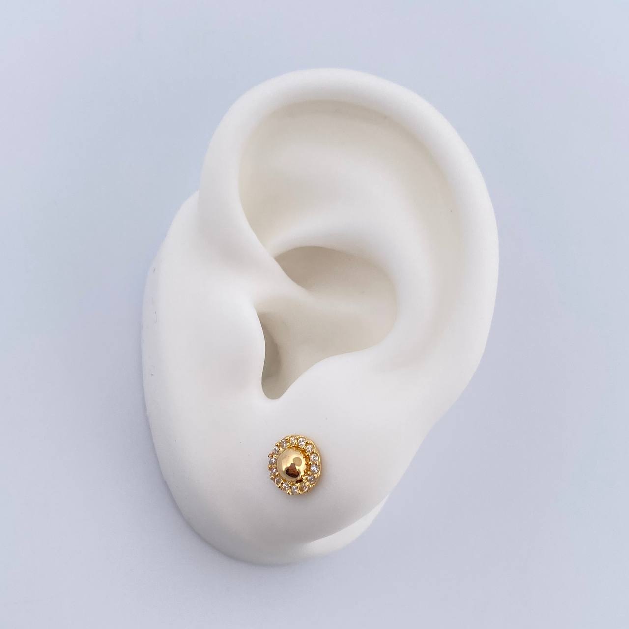 Topos Circulo Centro Domo 0.95gr / Circones Blancos Oro Amarillo 18K &