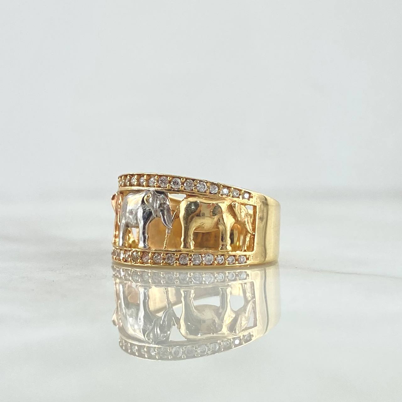 Anillo Tres Elefantes 5.3gr / T7 / Circones Blancos Tres Oros 18K *