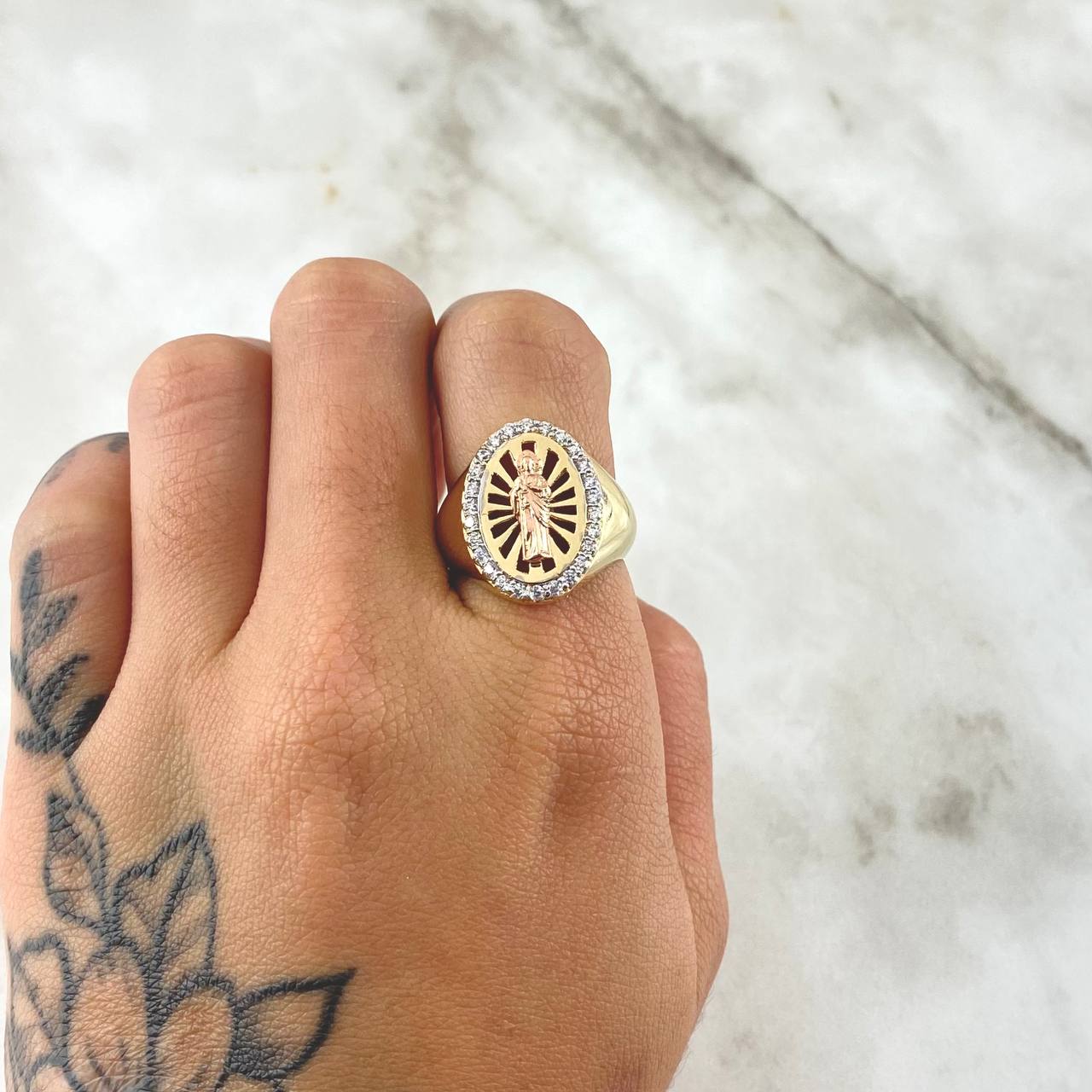 Anillo San Judas Filigrana 7.05gr / T6 1/2 / Circones Blancos Dos Oros Amarillo Rosa 18K ©