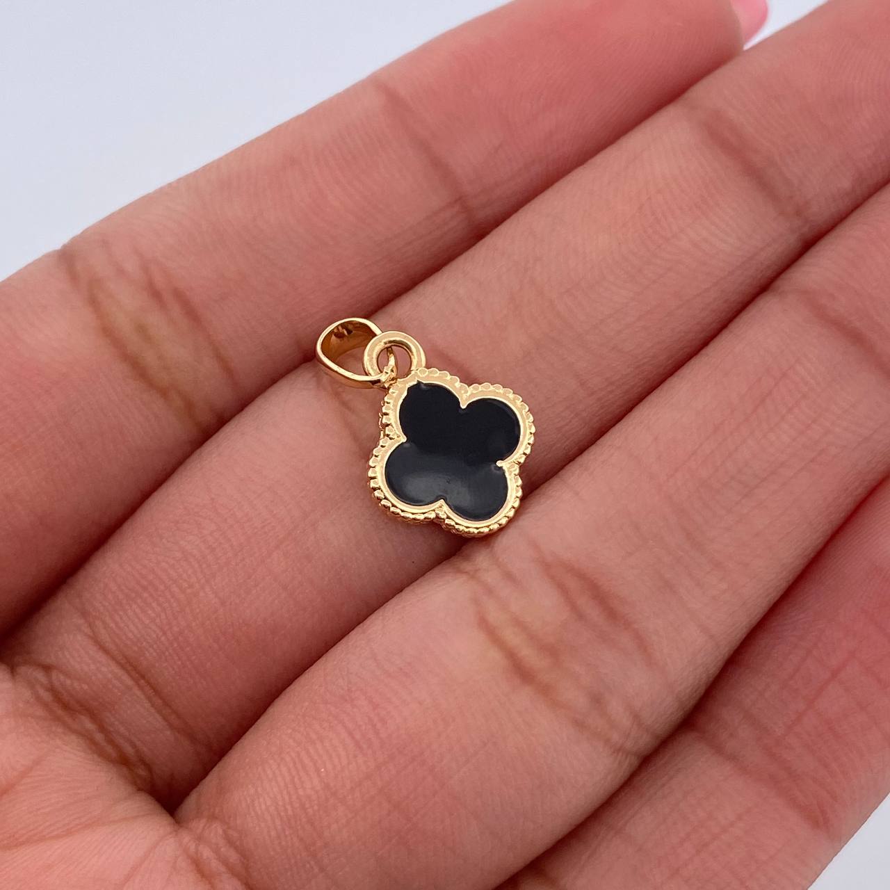 Dije Trebol  1.2gr / 1.6cm / Electroestatica Negro Oro Amarillo 18K &