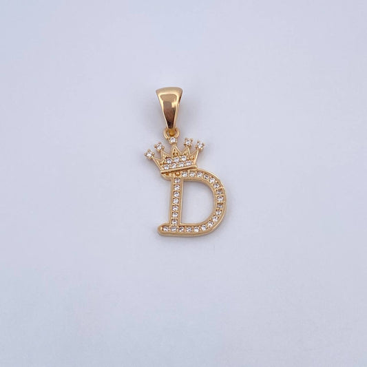 Dije Letra D Corona 1.55gr / 2.6cm / Circones Blancos Oro Amarillo 18K &