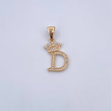 Dije Letra D Corona 1.55gr / 2.6cm / Circones Blancos Oro Amarillo 18K &