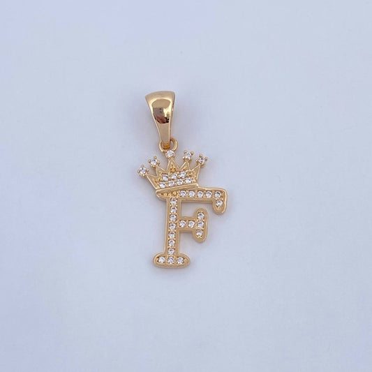 Dije Letra F Corona 1.6gr / 2.6cm / Circones Blancos Oro Amarillo 18K &