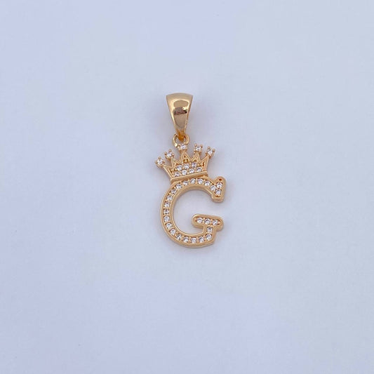 Dije Letra G Corona 1.9gr / 2.6cm / Circones Blancos Oro Amarillo 18K &
