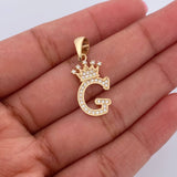 Dije Letra G Corona 1.75gr / 2.6cm / Circones Blancos Oro Amarillo 18K &