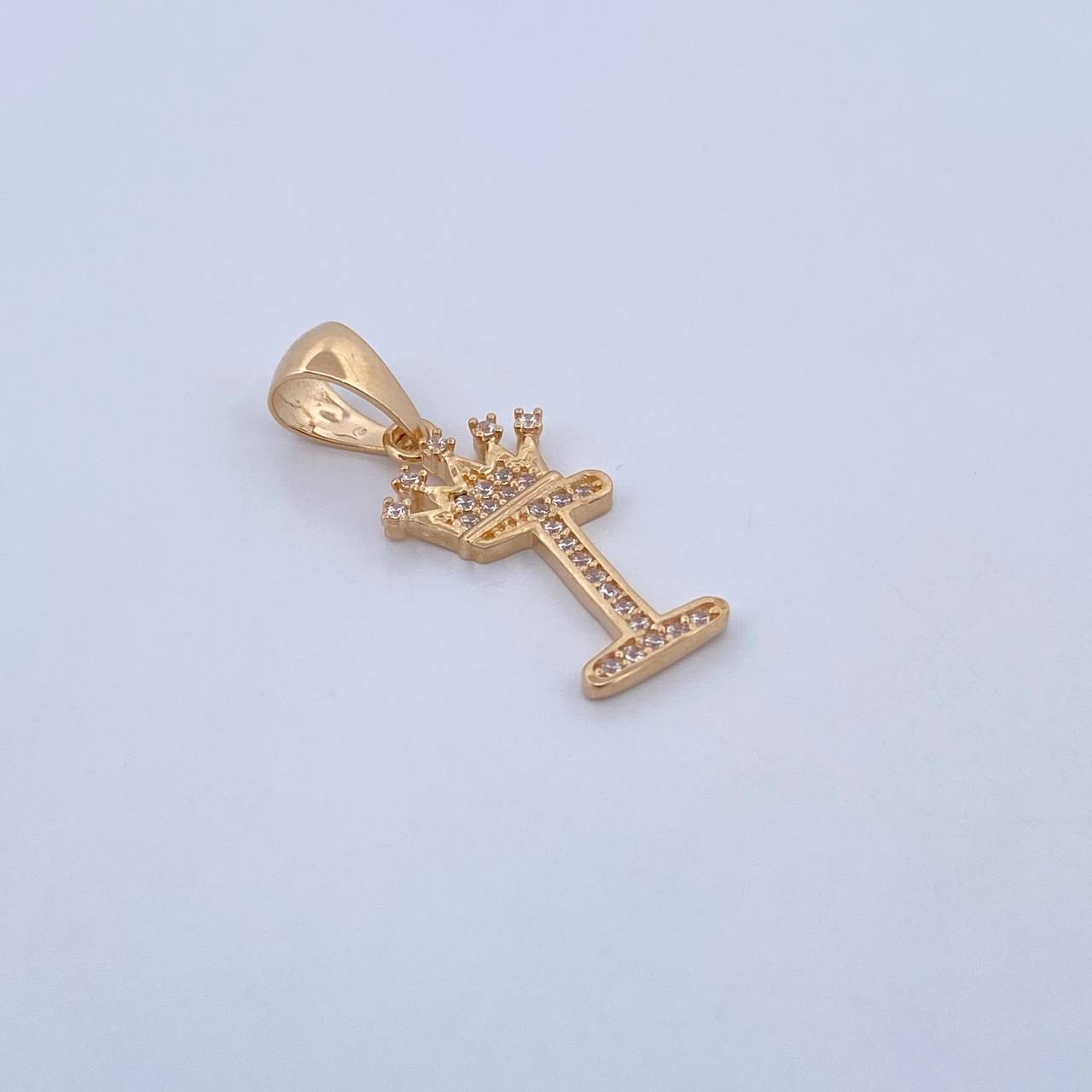 Dije Letra I Corona 1.45gr / 2.6cm / Circones Blancos Oro Amarillo 18K &