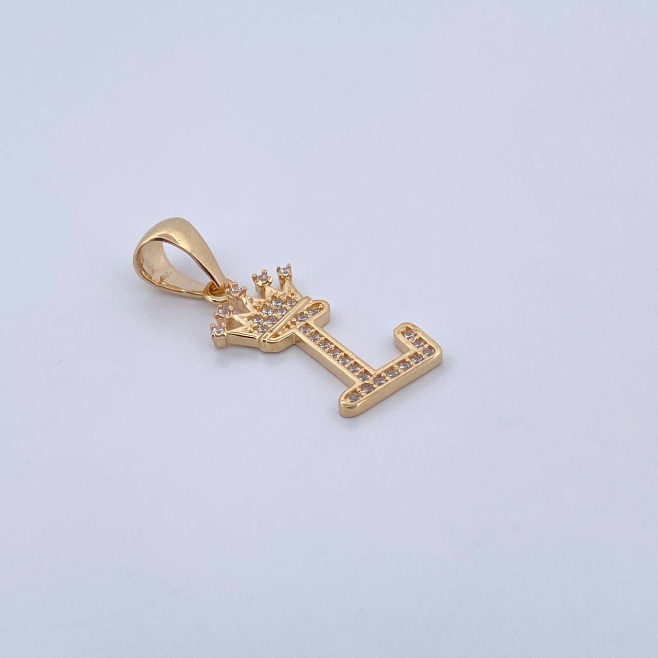 Dije Letra L Corona 1.6gr / 2.6cm / Circones Blancos Oro Amarillo 18K &